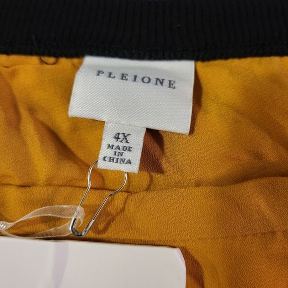 Pleione Floral Lace Sleeveless Top & Shorts - Picture 11 of 16